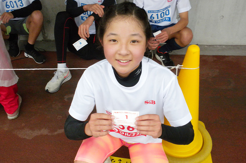6年女子は溝内さんが連覇を達成。