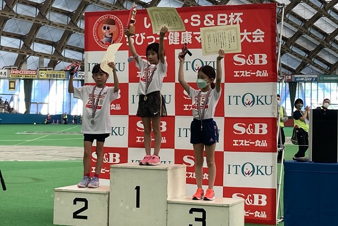 2年女子は佐藤さんが優勝、2位は畠山さん、3位は平井さんでした。