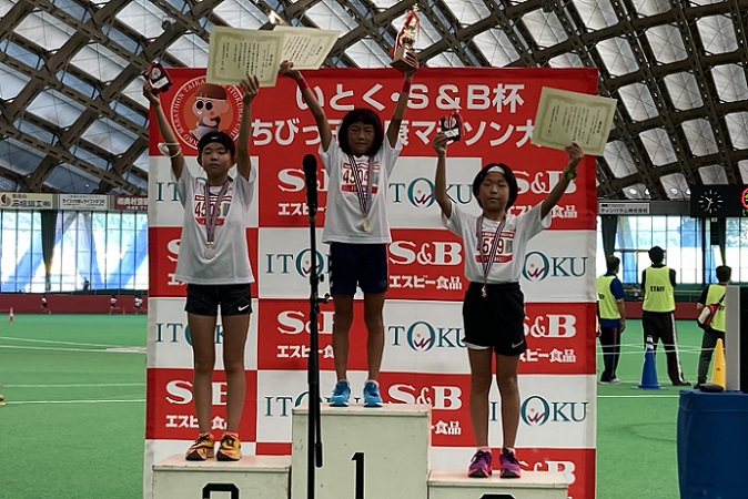 4年女子は高橋さんⅤ2、2位は佐藤さん、3位は檜森さんでした