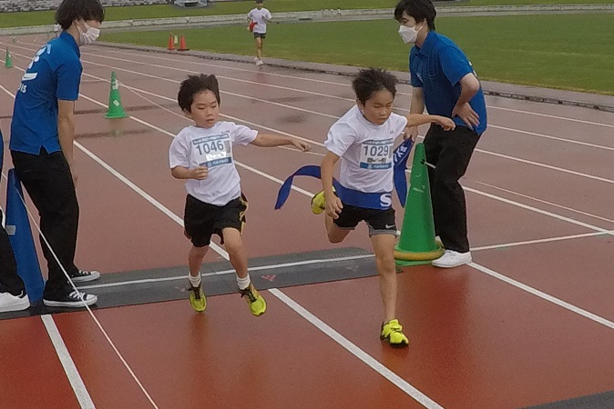 1年生男子は三澤くん（右）と松森くんが接戦を繰り広げ、三澤くんが僅差で優勝！