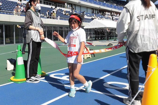 1年女子は坂下さんが優勝を飾った。