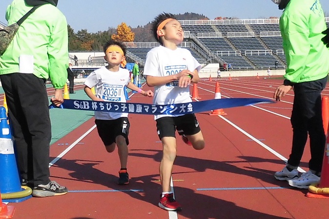 2年男子は阿部くんが好記録で優勝。