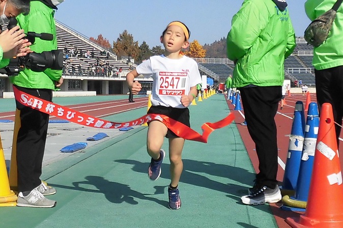 2年女子は高橋さんが後続を大きく離し優勝。