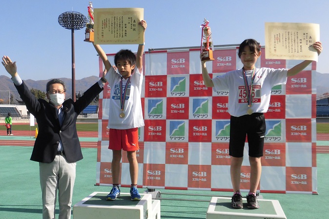 4年男子は松田くん、女子は阿部さんが優勝しました。