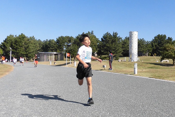 3年男子は藤田くん、独走で優勝。