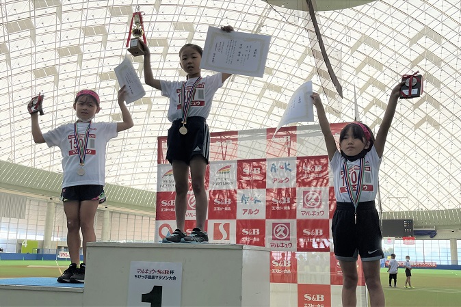 1年女子は曽田さん好記録で優勝。2位は柴田さん、3位は矢田さんでした。