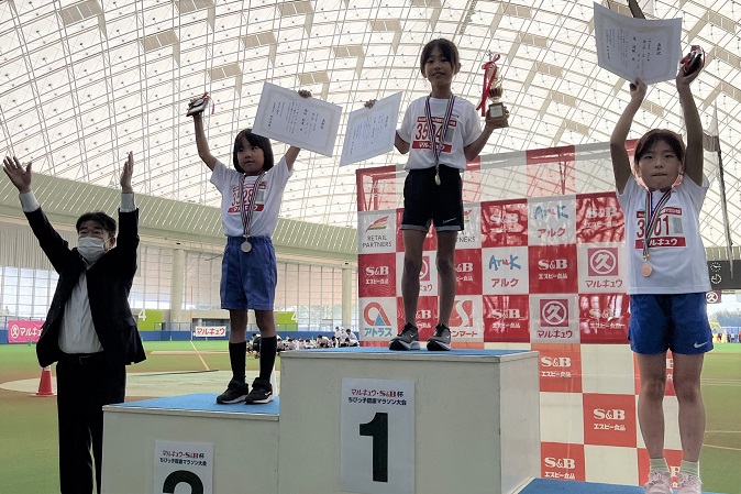 3年女子は三浦さんが優勝。2位は嶋田さん、3位は泉さんでした。