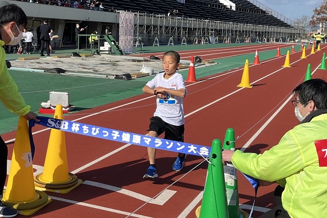 3年男子は福田くんが着実な走りで優勝。