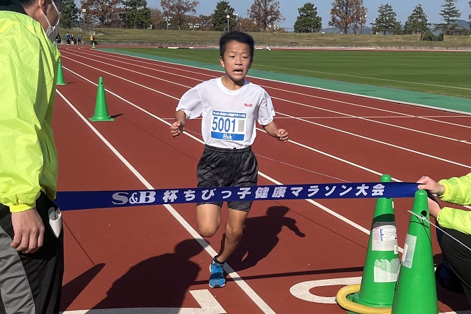 5年男子は日野くんが圧巻の走りを見せ歴代記録に迫った。