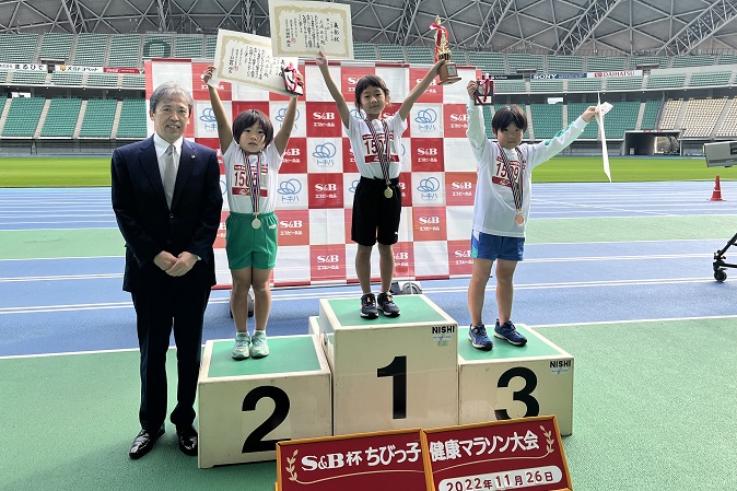 1年女子は三浦さんが優勝。2位は三代さん、3位は岩下さんでした。
