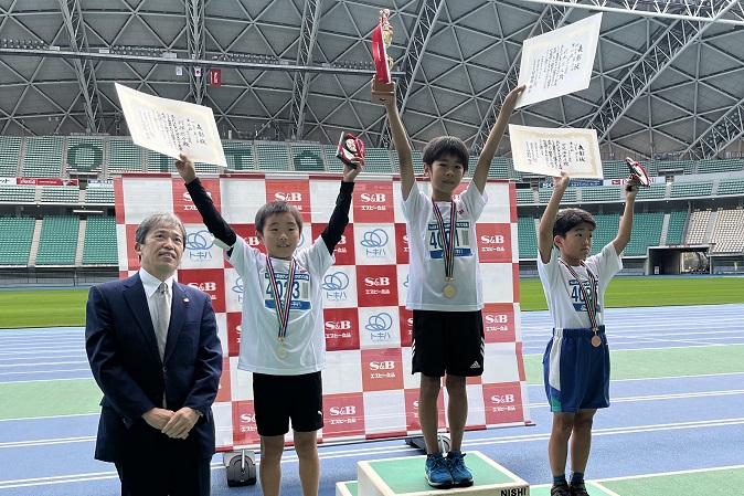 4年男子は利光くんが悲願の優勝。2位は阿部くん、3位は甲斐くんでした。