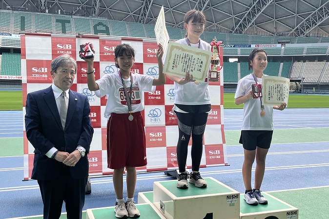 6年女子は江藤さんが悲願の優勝。2位は吉田さん、3位は深田さんでした。