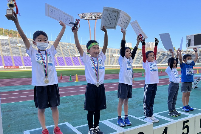 2年男子優勝は大塚くん、2位小原くんとの接戦を制した。3位は大石くんでした。