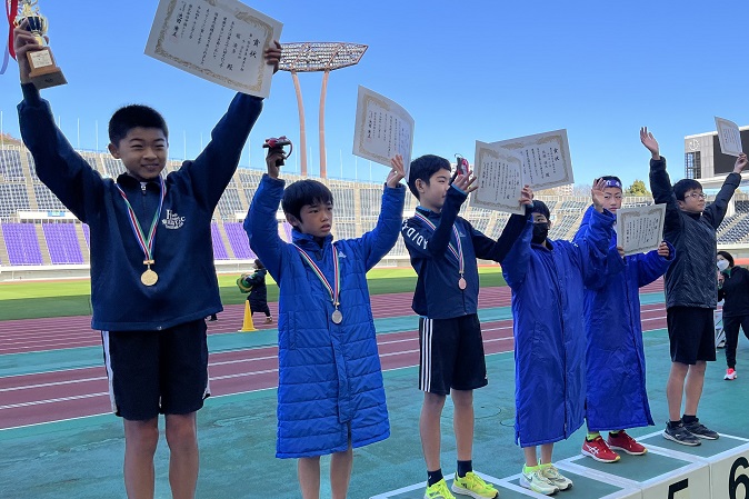 5年男子は新屋くんが優勝。2位は小野くん、3位は安井くんでした。