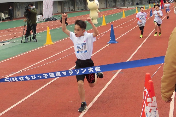 4年生男子は門田くんが接戦を制し、優勝。