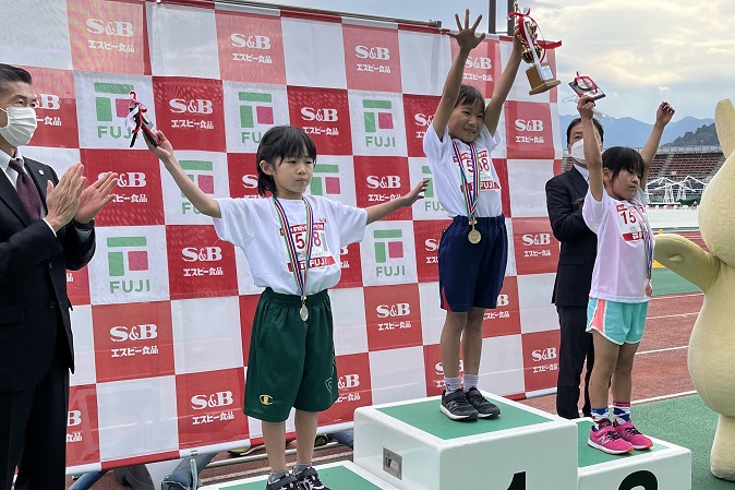 1年生女子優勝は大野さん！2位中矢さん、3位伊勢屋さん。