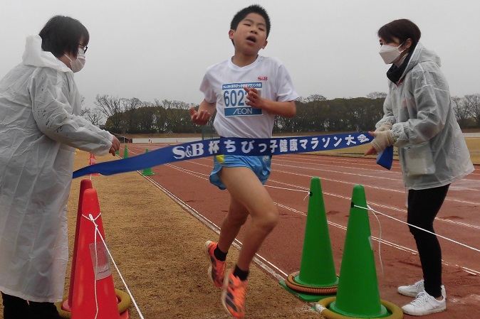 6年男子は佐藤くんが好記録で優勝。
