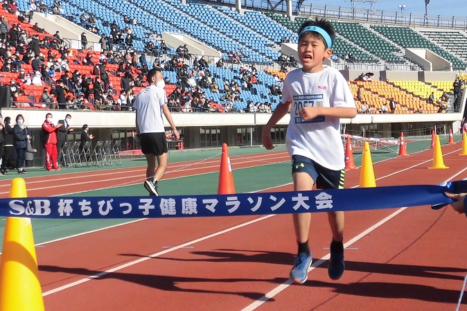 2年生男子は藤本くんが好記録で優勝。