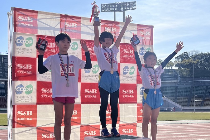 3年女子は池野田さんが優勝、隈部さんの追い上げをかわした。3位は白石さんでした。