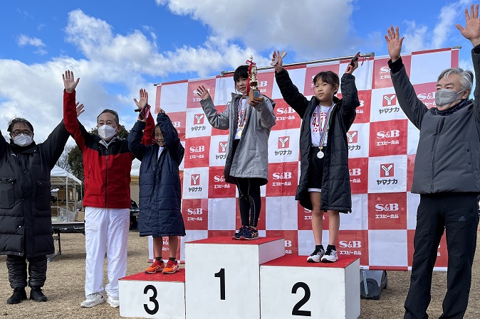 4年女子は前回2位の古川さんが優勝、2位畠山さんとの接戦を制した。3位は堤田さんでした。