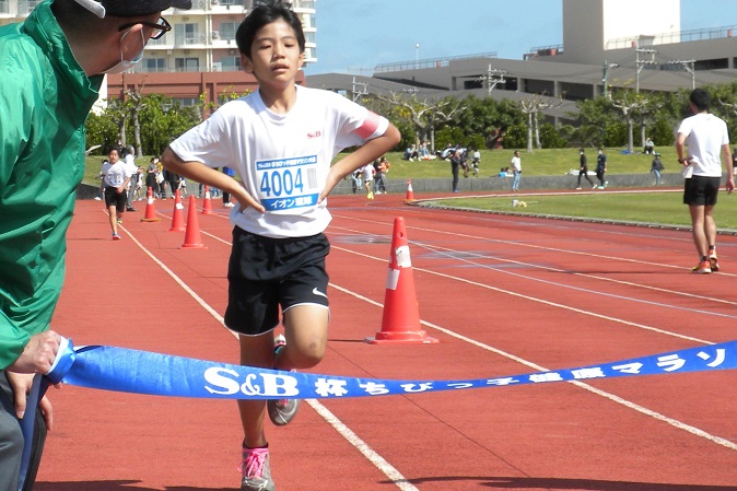 4年生男子は吉田くんが7分32秒で見事優勝