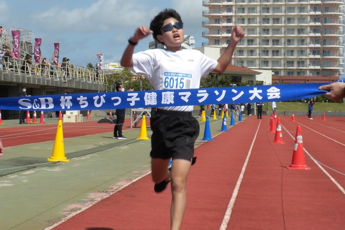 6年生男子は中島くんが10分30秒と堂々のタイムで優勝