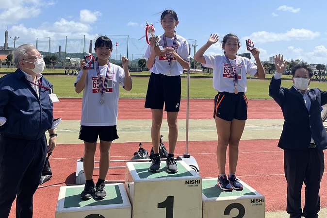 6年生女子は石川さんが11分41秒のタイムで見事3大会連続優勝