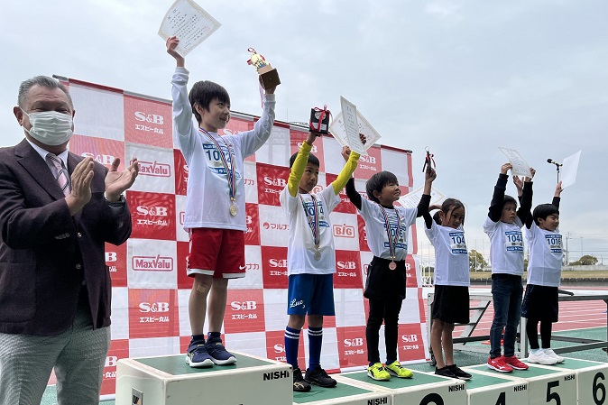 1年生男子優勝は長谷川くん。2位青木くん、3位加藤くん。