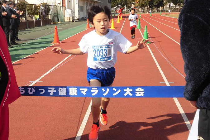 2年生男子は笠松くんが5分54秒の好タイムで優勝！