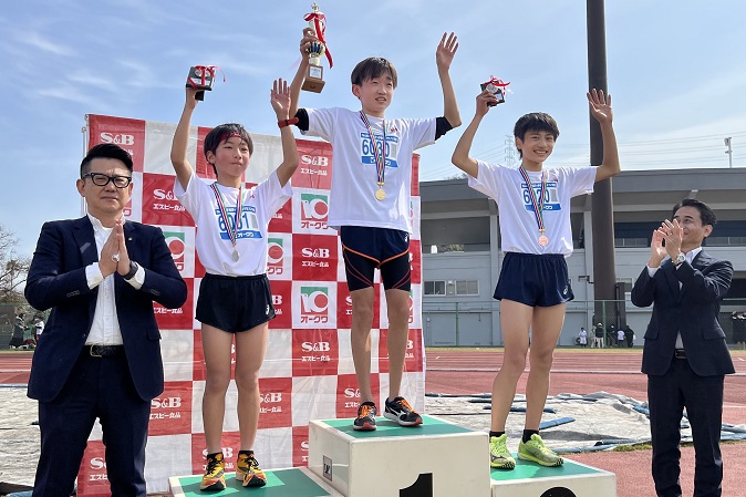 6年生男子優勝は中村くん。2位武市くん、3位土橋くん。