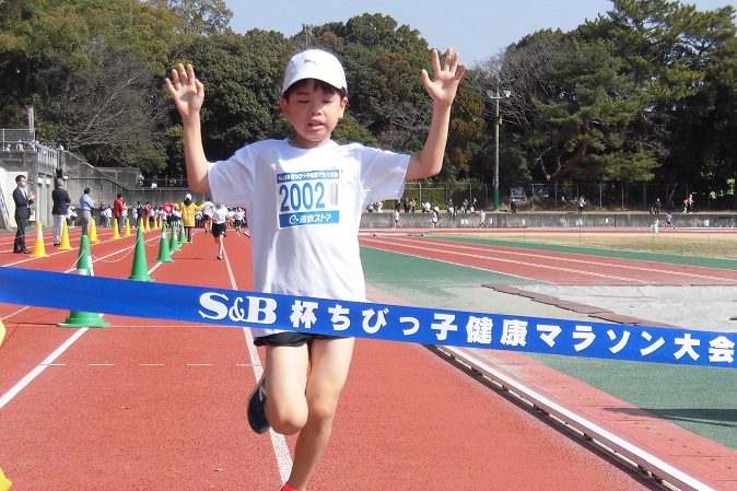 2年生男子は羽根くんが5分41秒の好タイムで優勝