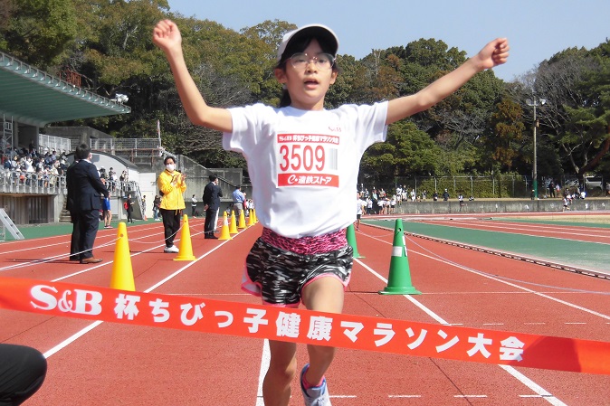 3年生女子は原さんが堂々のタイムでゴールイン