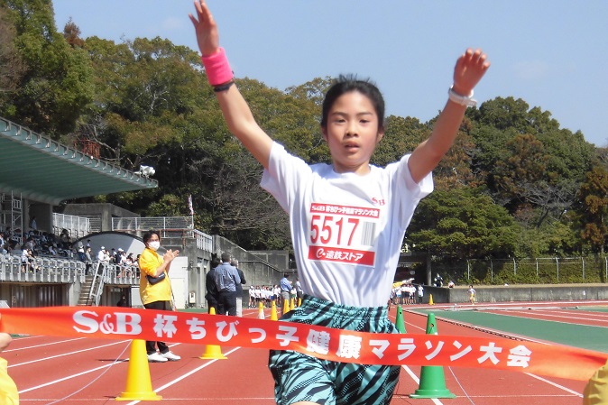 5年生女子は金田さんが静岡歴代2位となる圧巻の走りをみせ優勝
