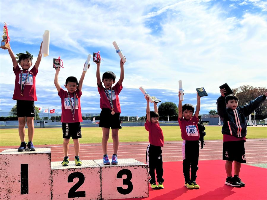 1年男子入賞の6名。1位から順に、長谷部くん、福田くん、鈴木くん、赤津くん、西くん、天沼くん。