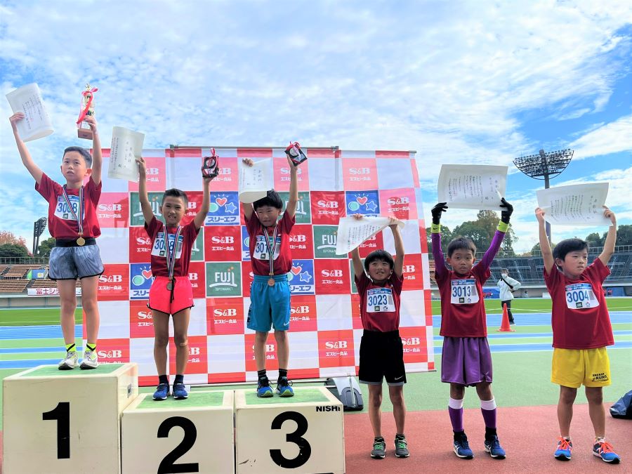 3年男子の入賞者6名。1位から順に、依田くん、西村くん、井山くん、松南くん、和田くん、花待くん。