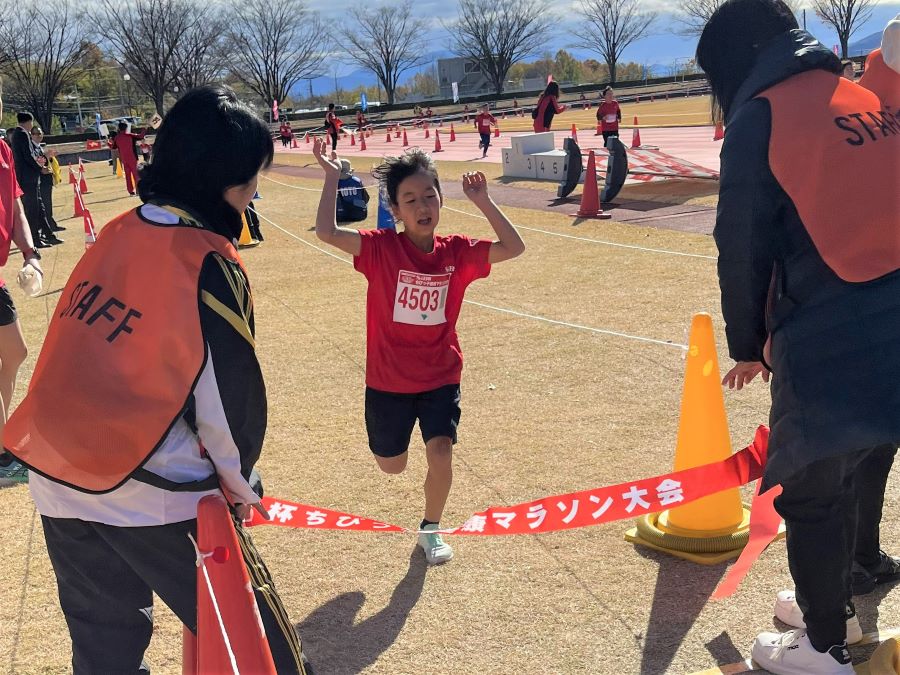4年女子優勝の雨宮さん！