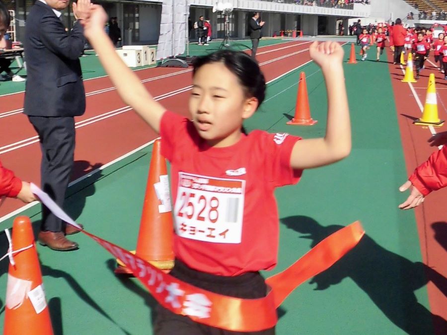 2年女子優勝の齋藤さんは徳島大会歴代5位タイのタイム！