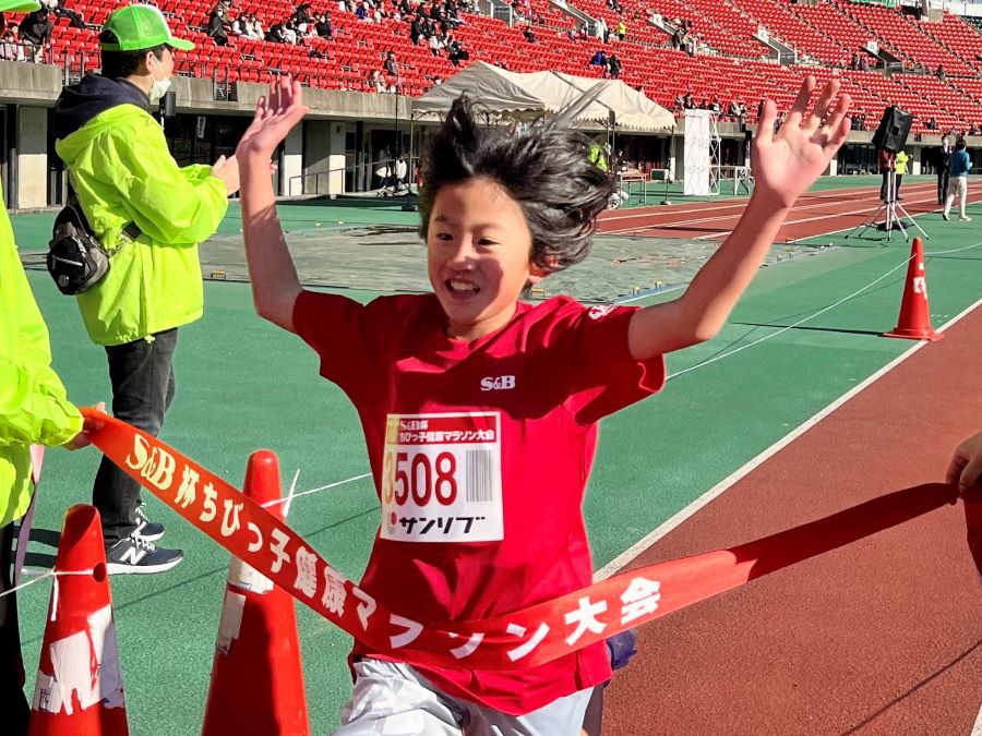3年女子優勝の汐﨑璃音さん！