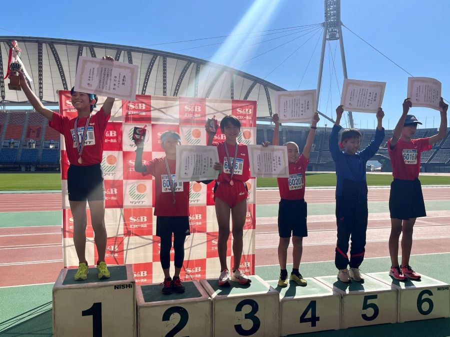 6年男子入賞の6名。1位から順に、原田くん、北川くん、山頭くん、福迫くん、藤原くん、鳥井くん。