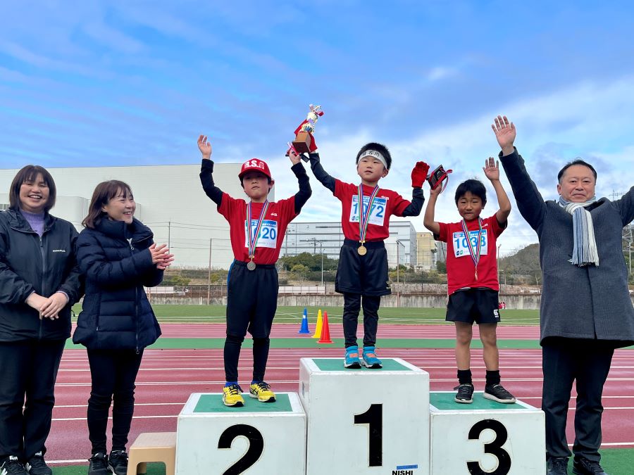 1年男子入賞の3名！1位から順に、山下くん、木﨑くん、谷本くん。山下くんのタイムは大会歴代2位に入ります！