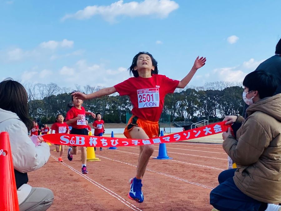 2年女子優勝の青木さん！接戦を制しました。