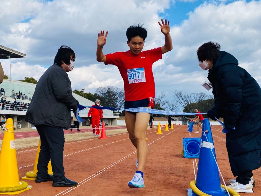 6年男子優勝の神戸くん！
