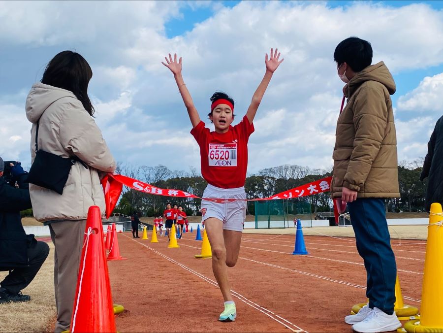 6年女子優勝の竹山さん！