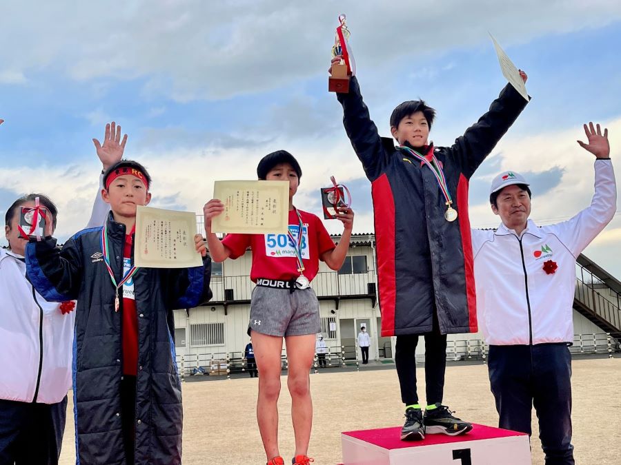5年男子入賞の3名！左から、3位淺村くん、2位 谷くん、1位 山上くん。