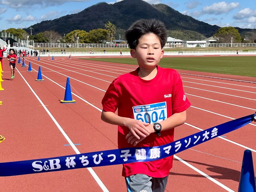 6年男子優勝の東出くん！