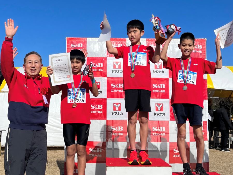 5年男子入賞の3名！1位から順に、竹村くん、青山くん、山田くん。