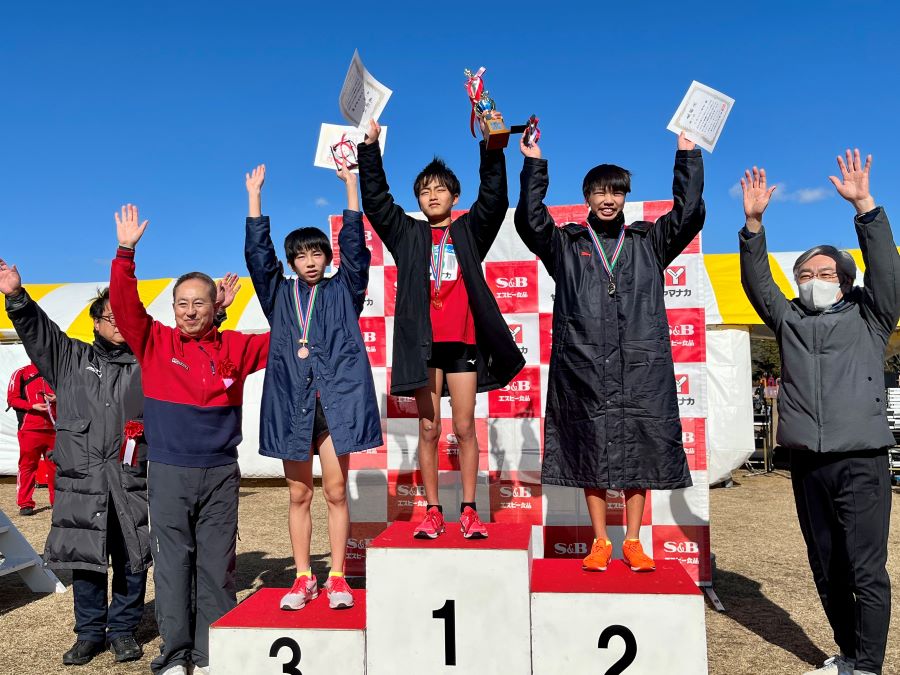 6年男子入賞の3名！1位から順に、岩田くん、小川くん、佐藤くん。岩田くんのタイムは愛知大会歴代6位タイ！
