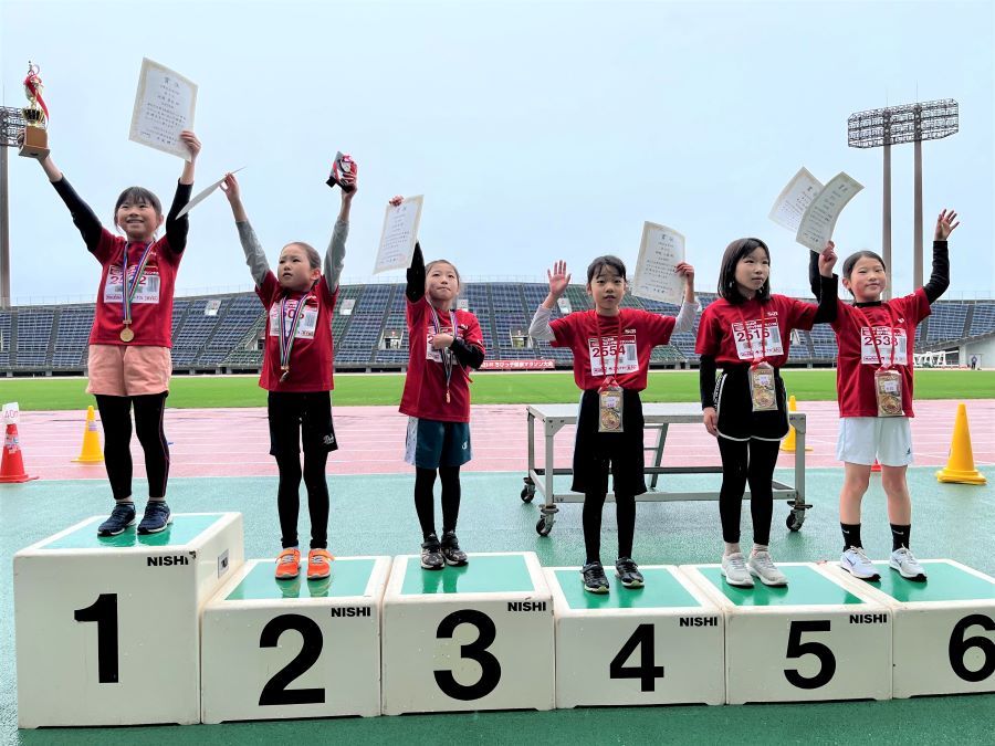 2年女子入賞の6名！1位から順に、近藤さん、入江さん、山﨑さん、明尾さん、片山さん、中山さん