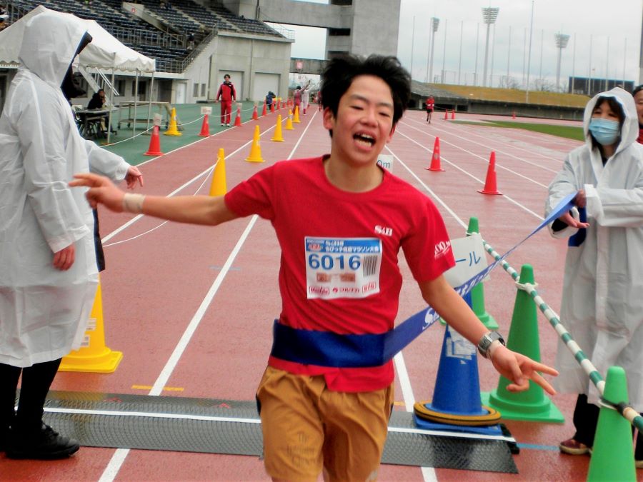 6年男子優勝の梶くん！