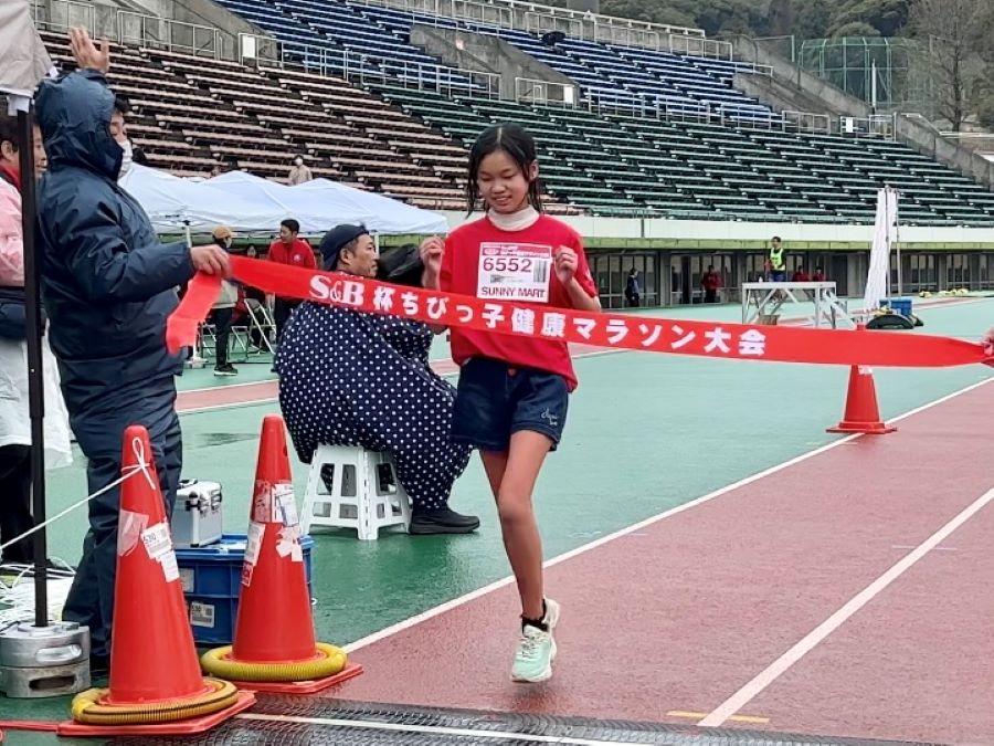 今大会最終ランナーを飾ったのは6年生の橋本さん！